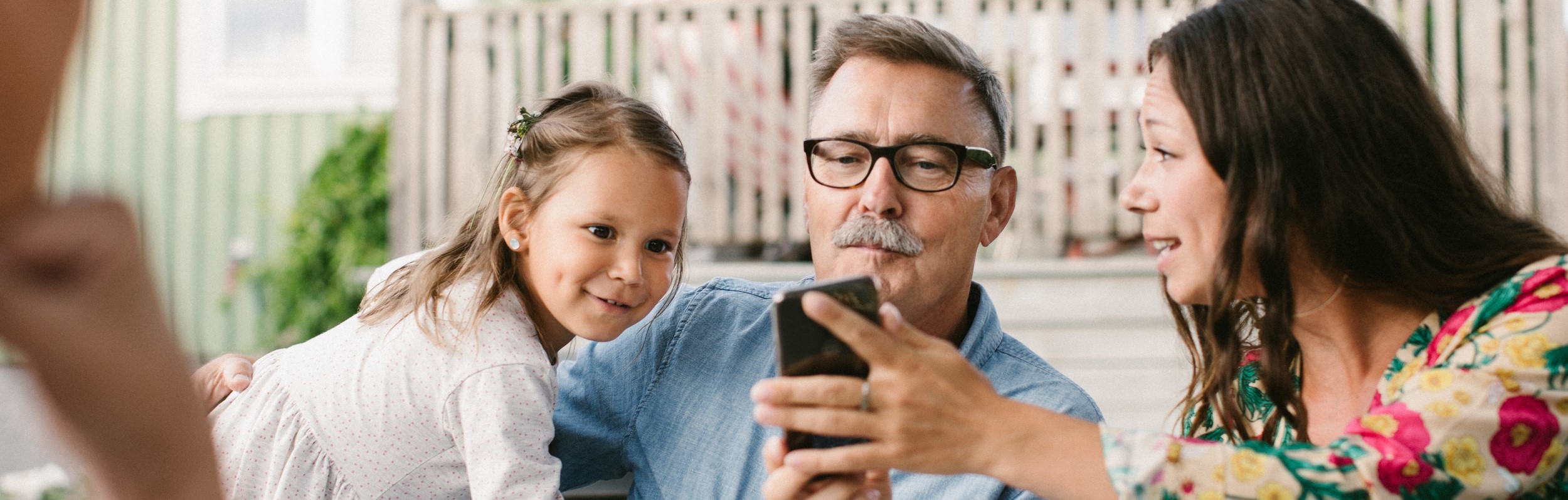 Tre generationer i trädgården